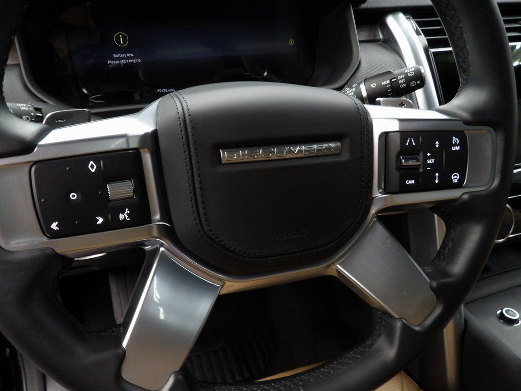 Used 2024 Land Rover Discovery Dynamic SE AWD/4WD image 40