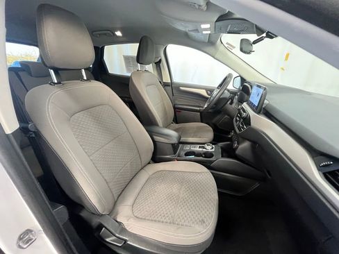 Used 2022 Ford Escape SE image 12