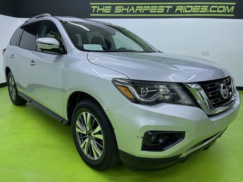 Used 2020 Nissan Pathfinder SL image 2