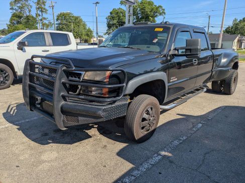 Used 2005 Chevrolet Silverado 3500 LT w/ Heavy-Duty Power Package AWD/4WD image 3