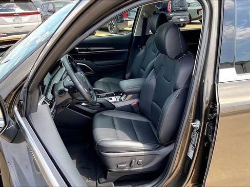 Used 2025 Kia Telluride S AWD/4WD image 25