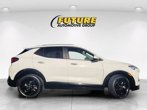 Used 2024 Buick Encore GX Sport Touring image 3