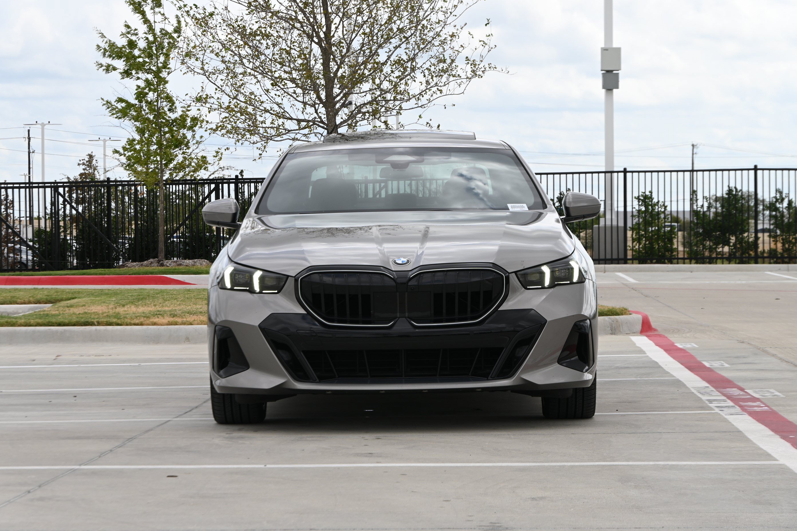 Used 2026 BMW 530i xDrive w/ M Sport Package AWD/4WD image 3