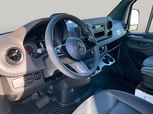 New 2025 Mercedes-Benz Sprinter 2500 image 9