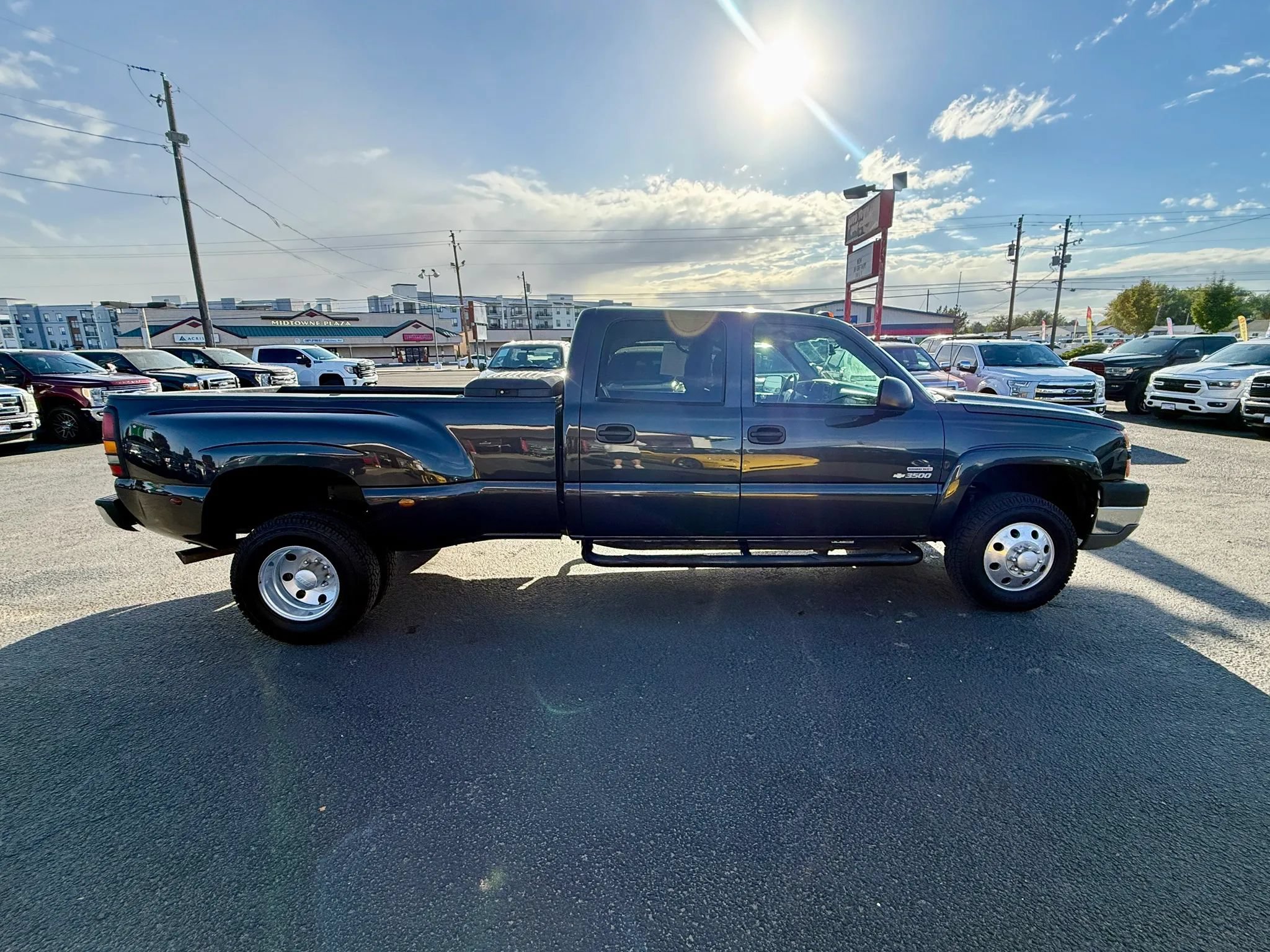 Used 2005 Chevrolet Silverado 3500 LS w/ Heavy-Duty Power Package AWD/4WD image 6