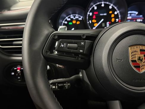 Certified 2026 Porsche Macan AWD/4WD image 17