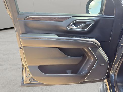 Used 2022 Chevrolet Suburban LT image 9