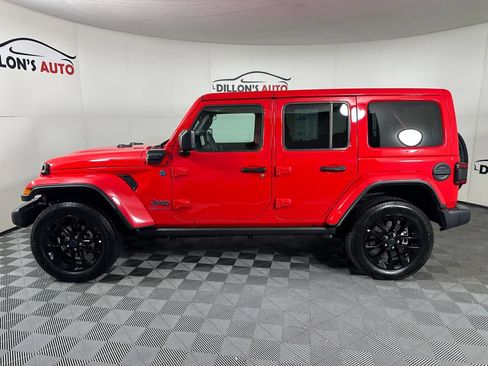 Used 2025 Jeep Wrangler Unlimited Sahara w/ Safety Group AWD/4WD image 3