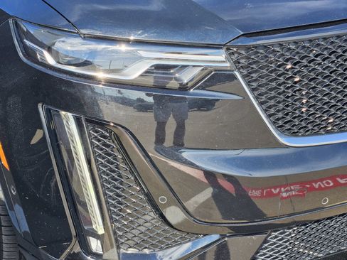 Certified 2022 Cadillac XT6 Sport w/ Technology Package AWD/4WD image 9