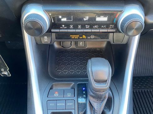 Used 2021 Toyota RAV4 LE image 24