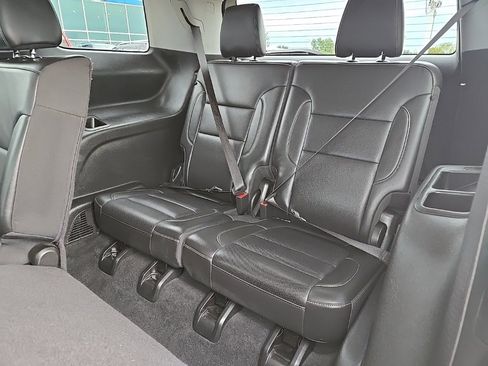 Used 2023 GMC Acadia SLT image 13