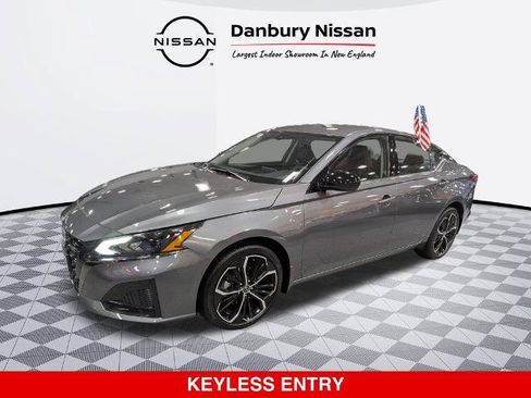 Certified 2025 Nissan Altima 2.5 SR AWD/4WD image 8