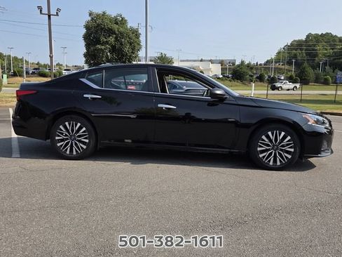 Used 2025 Nissan Altima 2.5 SV FWD image 6