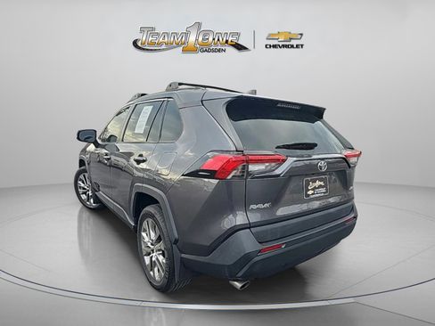 Used 2021 Toyota RAV4 XLE Premium image 5