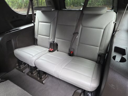 Used 2021 Chevrolet Suburban LT RWD image 14