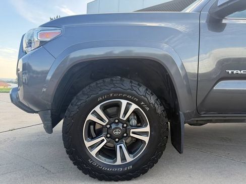 Used 2018 Toyota Tacoma TRD Sport w/ Technology Package AWD/4WD image 25