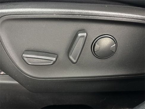 Certified 2022 Ford Escape Titanium image 4