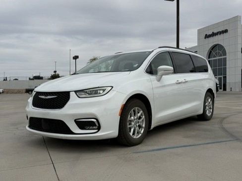 Used 2022 Chrysler Pacifica Touring-L image 1