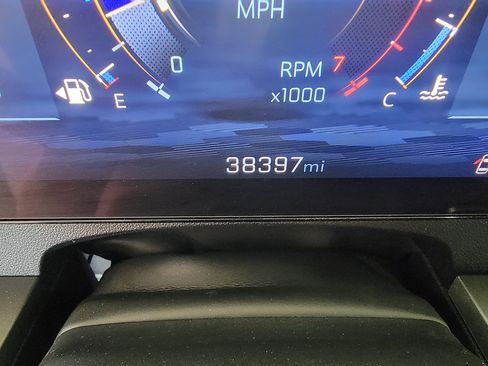 Used 2025 Chevrolet Traverse LT FWD image 16