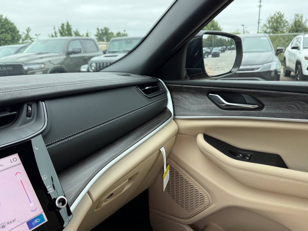 New 2027 Jeep Grand Cherokee Limited AWD/4WD image 21