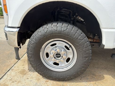 Used 2023 Ford F250 XL w/ XL Chrome Package AWD/4WD image 9