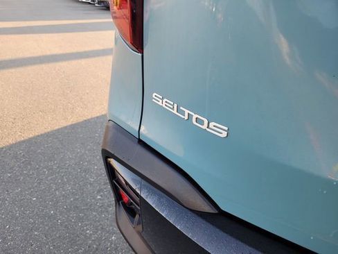 Used 2024 Kia Seltos EX image 6