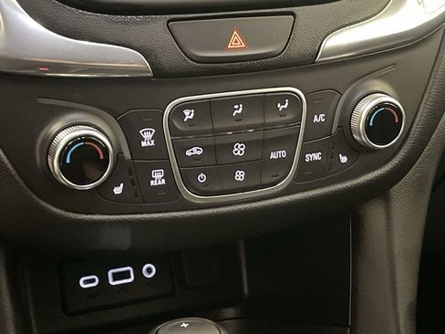 Used 2019 Chevrolet Equinox LT w/ Driver Convenience Package FWD image 11