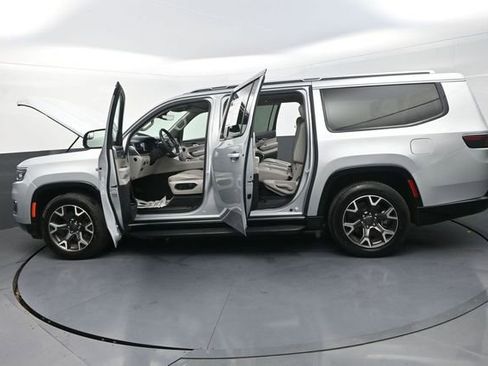 Used 2023 Jeep Wagoneer L Series III w/ Preferred Equipment Group image 30