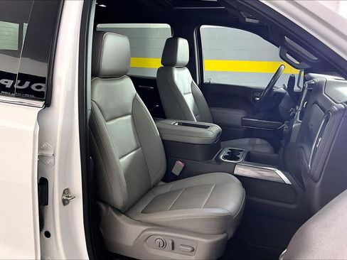 Used 2022 Chevrolet Silverado 1500 LTZ w/ Z71 Off-Road Package AWD/4WD image 9