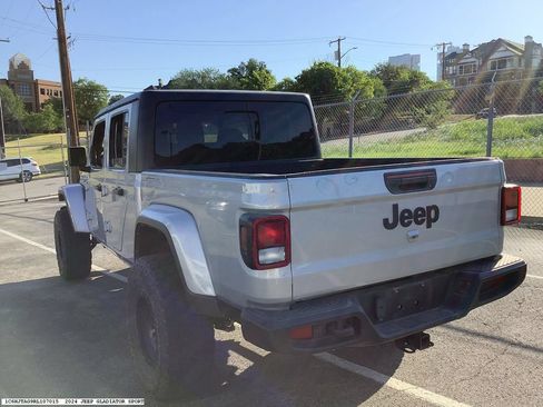 Used 2024 Jeep Gladiator Sport AWD/4WD image 4
