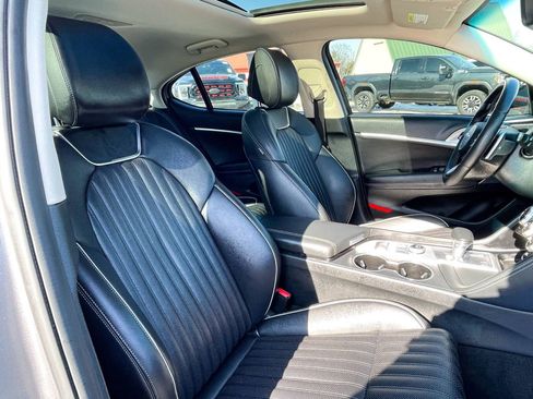 Used 2022 Genesis G70 2.0T w/ Prestige Package image 10