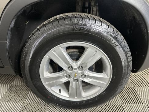 Certified 2021 Chevrolet Trax LS w/ Tint and Cruise Package FWD image 32