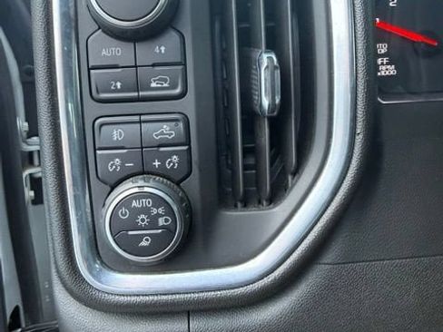 Used 2021 Chevrolet Silverado 1500 LTZ AWD/4WD image 34