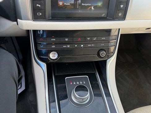 Used 2016 Jaguar XF Prestige RWD image 23