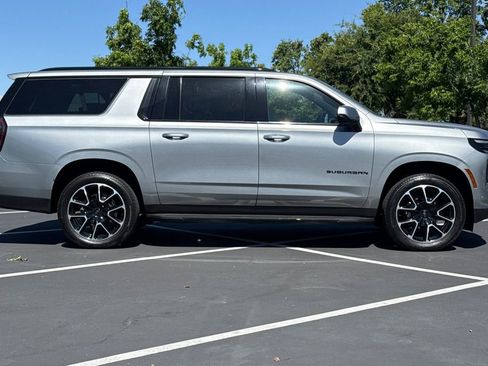 Used 2025 Chevrolet Suburban RST RWD image 10