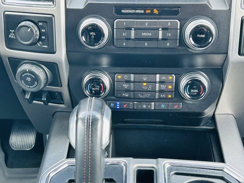 Used 2019 Ford F150 Platinum w/ Equipment Group 701A Luxury AWD/4WD image 28