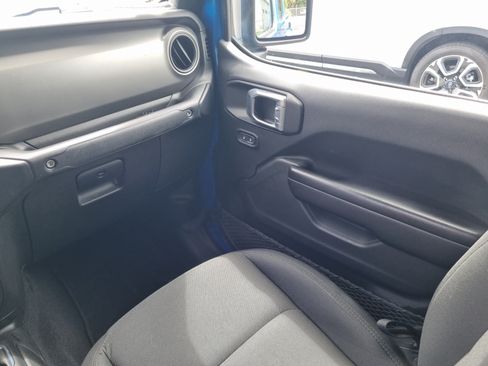 Used 2021 Jeep Gladiator Sport AWD/4WD image 17