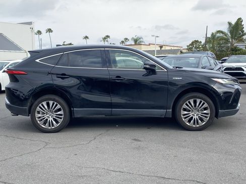 Used 2021 Toyota Venza XLE w/ Softex Package image 2