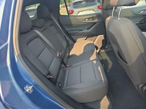 Used 2025 Chevrolet Equinox LT w/ Safety and Technology Package FWD image 9