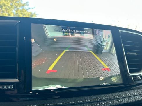 Used 2023 Chrysler Pacifica Limited FWD image 25