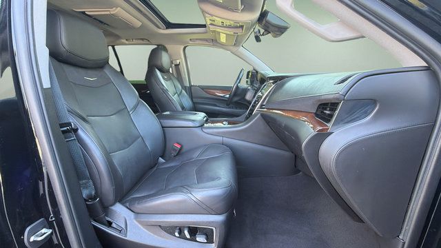 Used 2020 Cadillac Escalade ESV Premium Luxury w/ Escalade Sport Edition AWD/4WD image 7