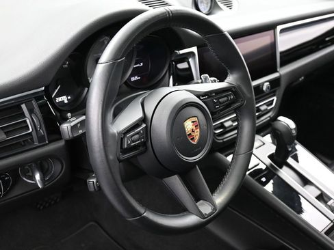 Certified 2022 Porsche Macan S image 17