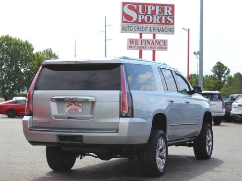 Used 2017 GMC Yukon XL Denali AWD/4WD image 4