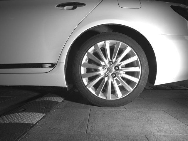 Used 2013 Lexus LS 460 AWD w/ Comfort Pkg image 9