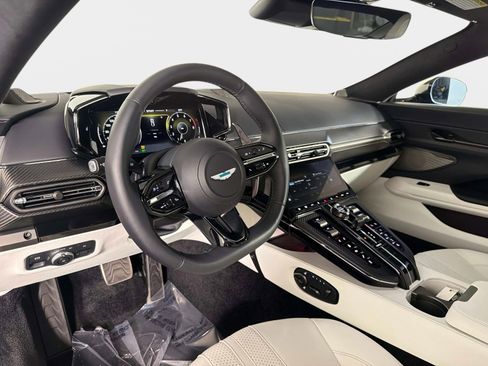 Used 2025 Aston Martin V8 Vantage Coupe RWD image 33