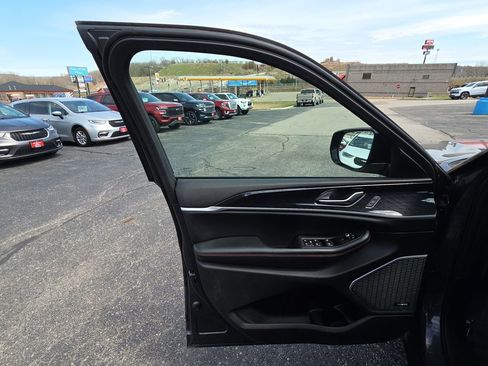 Used 2022 Jeep Grand Cherokee Trailhawk image 12