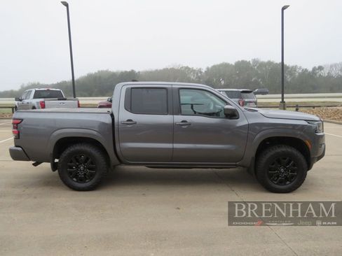 Used 2022 Nissan Frontier SV image 10