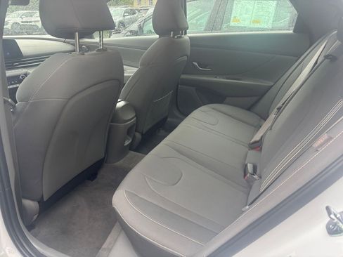 Used 2025 Hyundai Elantra SEL FWD image 39