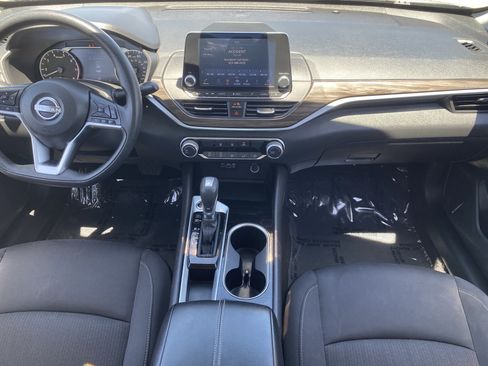 Used 2024 Nissan Altima 2.5 SV FWD image 14