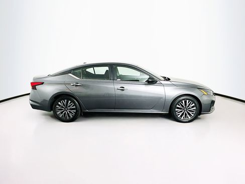 Used 2024 Nissan Altima 2.5 SV image 10